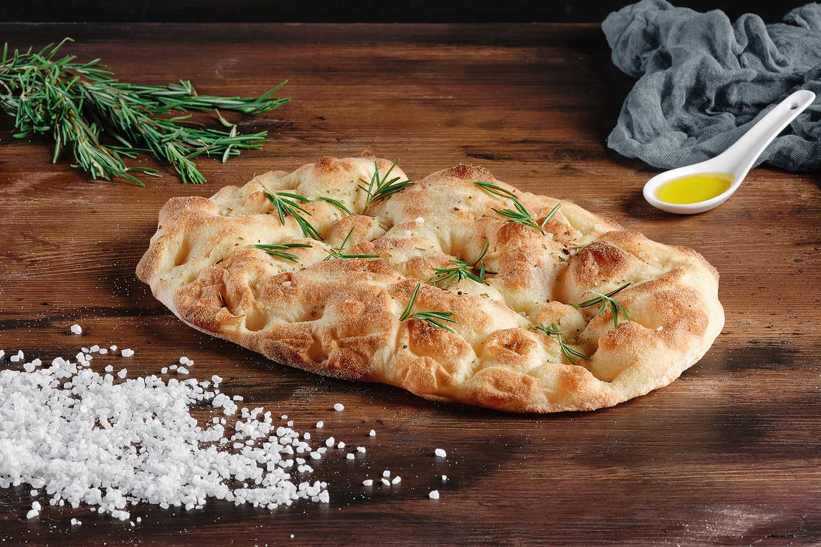 Pinsa croustillante à l'extérieur et moelleuse à l'intérieur
